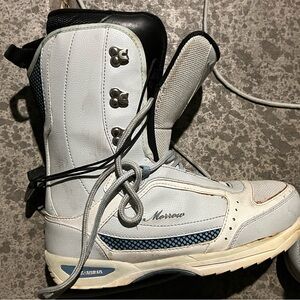 Morrow women’s snowboard boots size 8